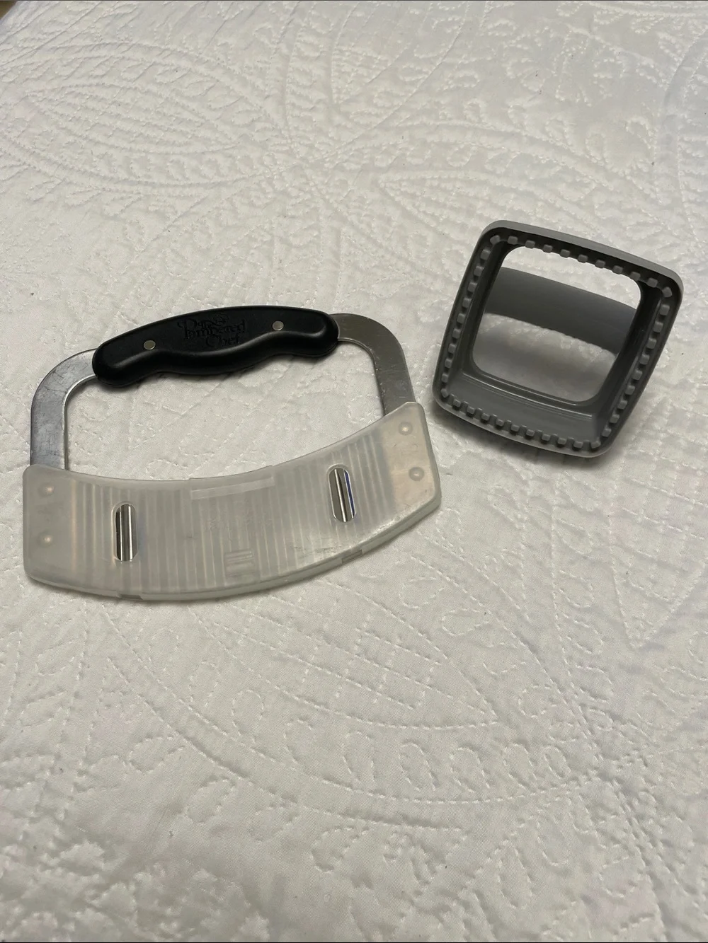The Pampered Chef Lot of 2 Kitchen Gadgets Crinkle CUTTER & Cut-N-Seal Cutte